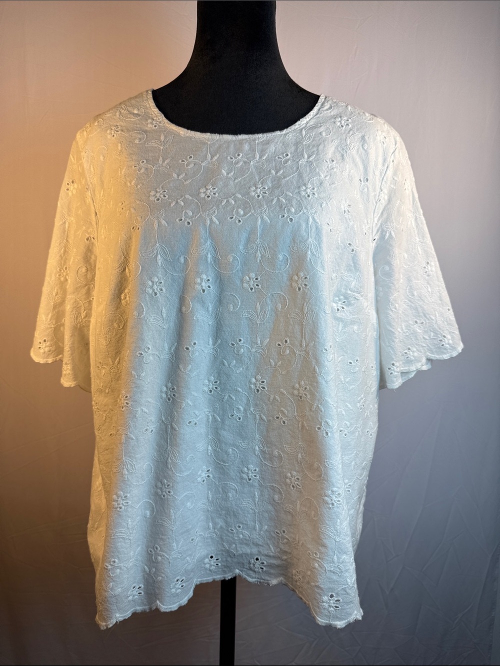St. John's Bay White Eyelet Floral Short Sleeve Top